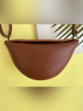 Portland Leather koala sling bag